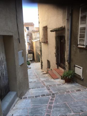 גרימו Logement Neuf Centre Du Village Aux Pieds Du Chateau מראה חיצוני תמונה